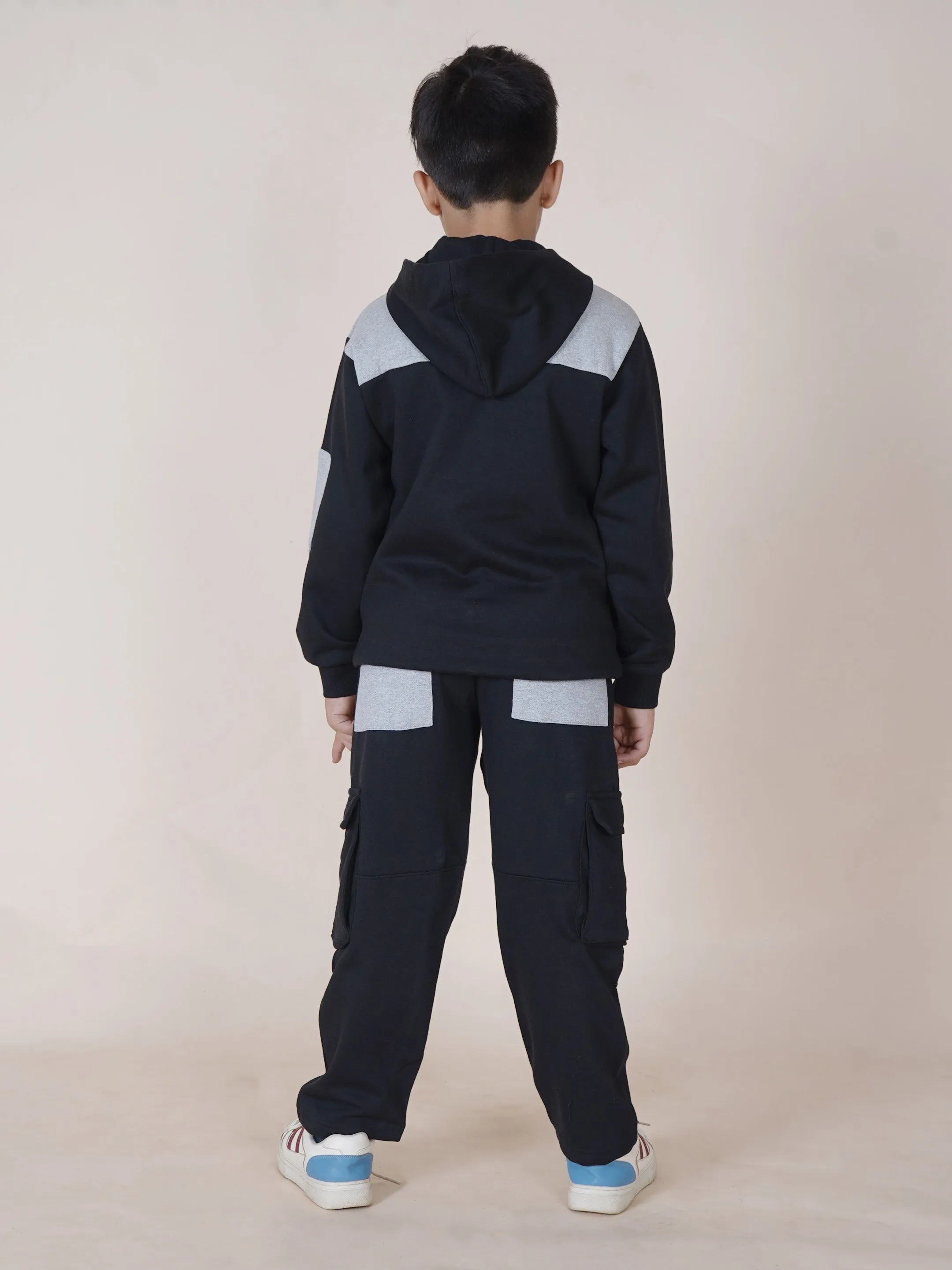 Boys Fleece Full Sleeves Bellow Cargo Pocket Hooded Sweatshirt With Joggers