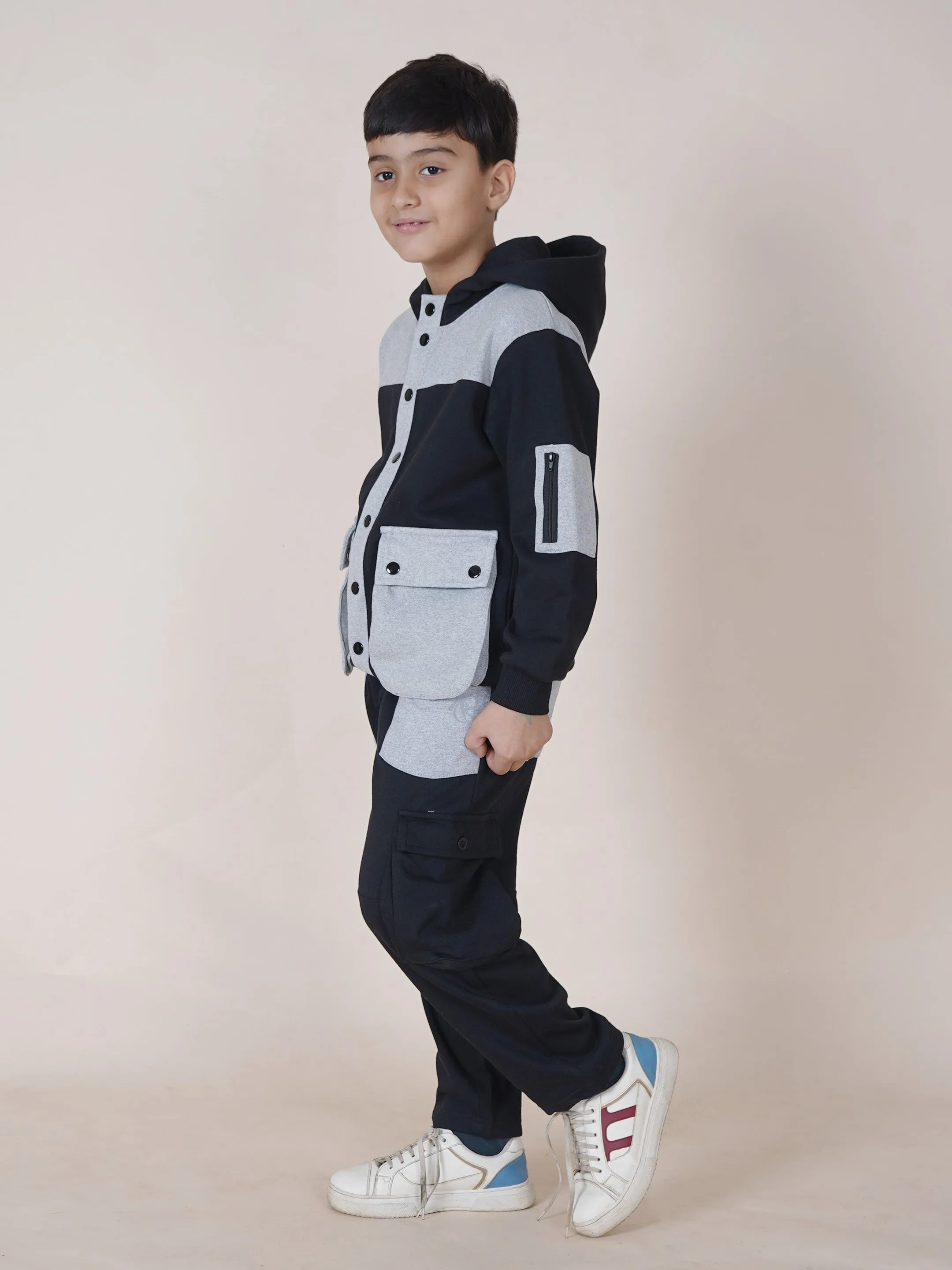 Boys Fleece Full Sleeves Bellow Cargo Pocket Hooded Sweatshirt With Joggers